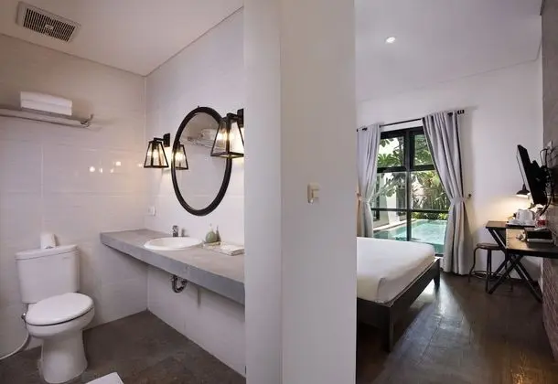 Deluxe Tek Büyük Yataklı Oda, Havuz Manzaralı