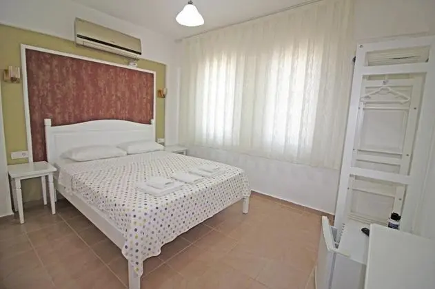 Triple, Kara Manzaralı