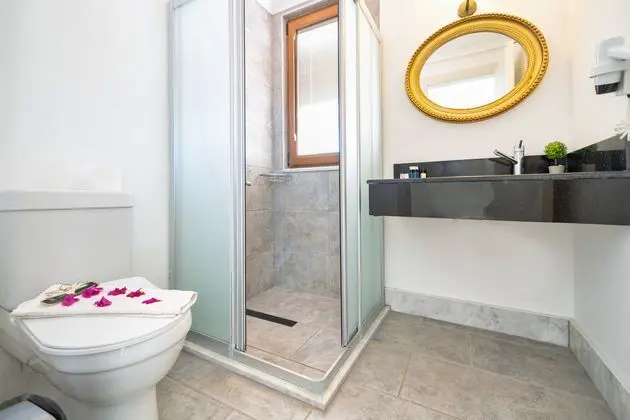 https://images.etstur.com/imgproxy/resize/2560x1440/files/images/hotelImages/etsrooms/515552/Ata_Lagoon_Beach_Hotel_20240615180421_11.jpeg