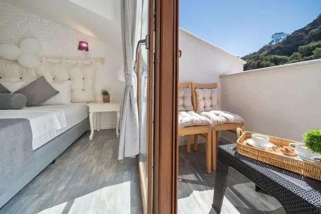 https://images.etstur.com/imgproxy/resize/2560x1440/files/images/hotelImages/etsrooms/515552/Ata_Lagoon_Beach_Hotel_20240615180421_12.jpeg