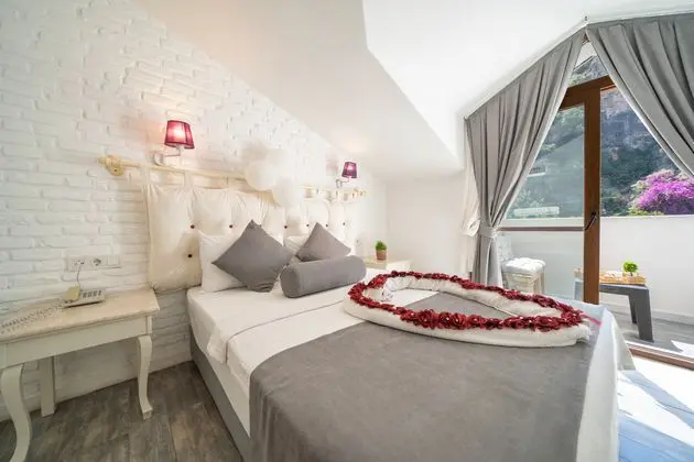 https://images.etstur.com/imgproxy/resize/2560x1440/files/images/hotelImages/etsrooms/515552/Ata_Lagoon_Beach_Hotel_20240615180421_6.jpeg