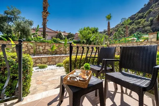 https://images.etstur.com/imgproxy/resize/2560x1440/files/images/hotelImages/etsrooms/515552/Ata_Lagoon_Beach_Hotel_20240615182503_6.jpeg