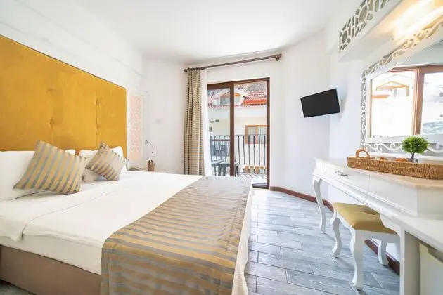 https://images.etstur.com/imgproxy/resize/2560x1440/files/images/hotelImages/etsrooms/515552/Ata_Lagoon_Beach_Hotel_20250617161714_0.jpeg