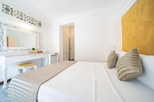 https://images.etstur.com/imgproxy/resize/2560x1440/files/images/hotelImages/etsrooms/515552/Ata_Lagoon_Beach_Hotel_20250617161717_1.jpeg