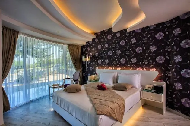 BUSINESS ROOM