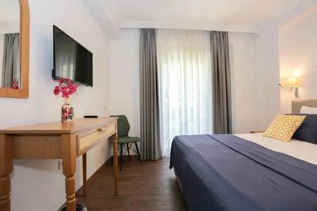 Standart Oda, Şehir veya Dağ Manzaralı, Fransız Balkonlu