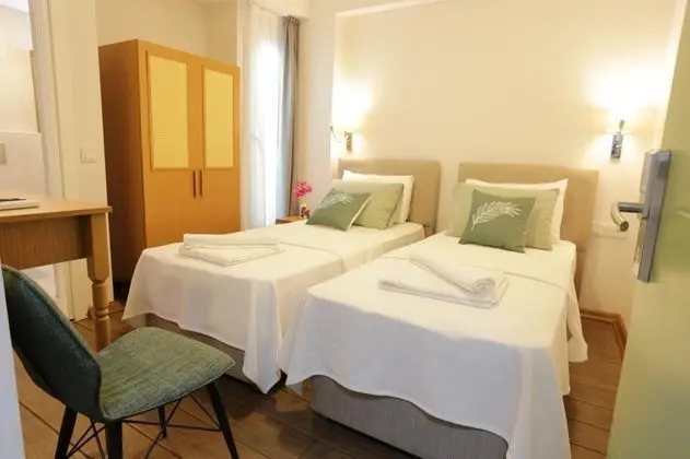Standart Oda, Şehir veya Dağ Manzaralı, Fransız Balkonlu