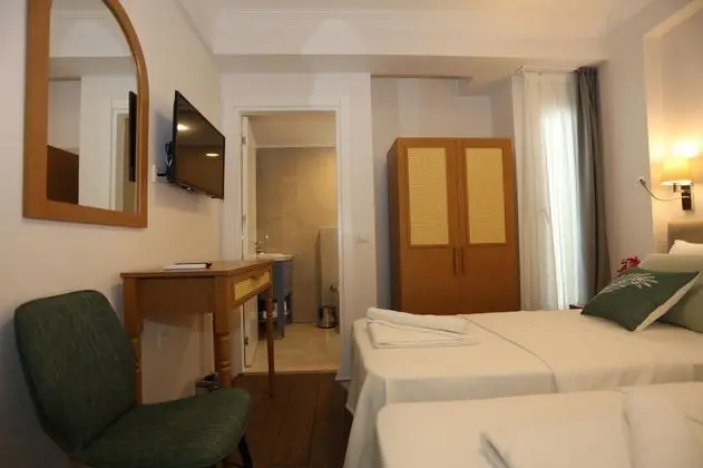 Standart Oda, Şehir veya Dağ Manzaralı, Fransız Balkonlu