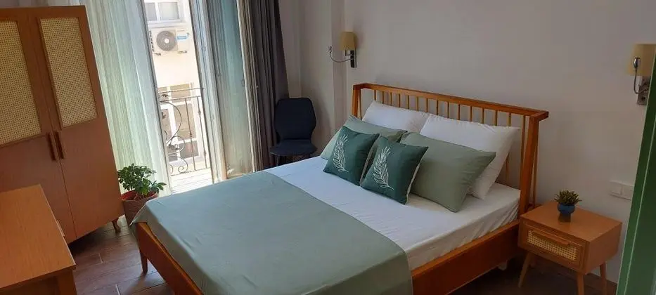 Standart Oda, Şehir veya Dağ Manzaralı, Fransız Balkonlu