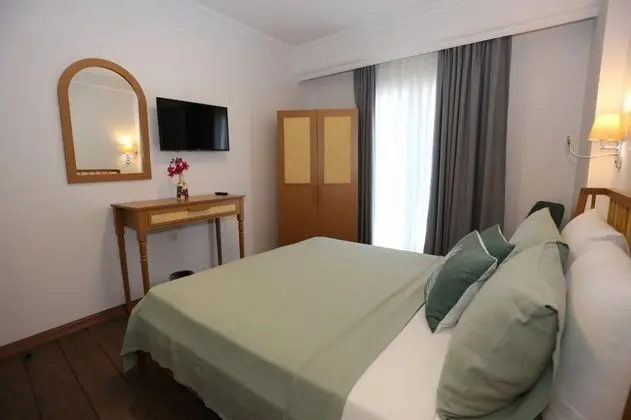 Standart Oda, Şehir veya Dağ Manzaralı, Fransız Balkonlu
