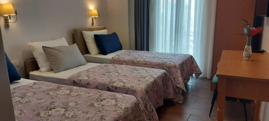 Triple, Şehir veya Dağ Manzaralı, Klimalı