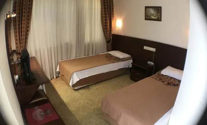 Manzaralı Balkonlu Standart çift kişilik oda