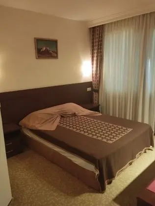 Manzaralı Balkonlu Standart çift kişilik oda