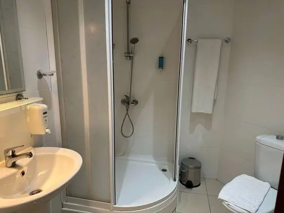 Manzaralı Balkonlu Standart çift kişilik oda