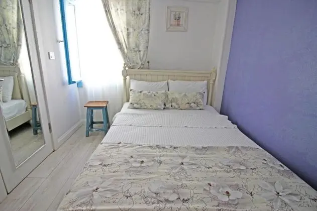 Çift Kişilik, Sokak Manzaralı