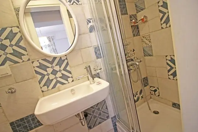 Çift Kişilik, Sokak Manzaralı