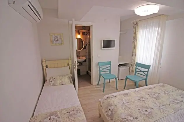 Standart Üç Kişilik Oda, Sokak Manzaralı