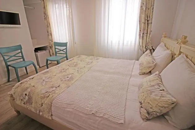 Standart Üç Kişilik Oda, Sokak Manzaralı