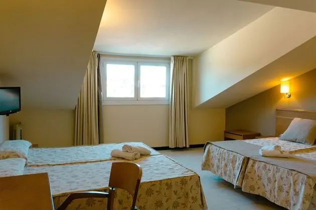 Dört Kişilik Oda, Deniz Manzaralı