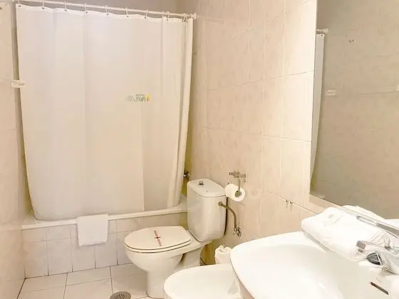 Dört Kişilik Oda, Deniz Manzaralı