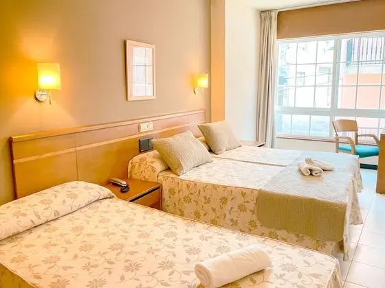 Üç Kişilik Oda, Şehir Manzaralı