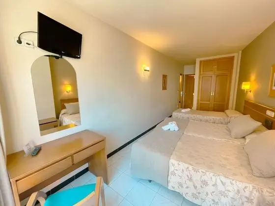 Üç Kişilik Oda, Şehir Manzaralı