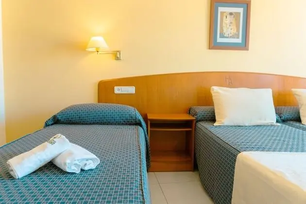 Üç Kişilik Oda, Bahçe Manzaralı