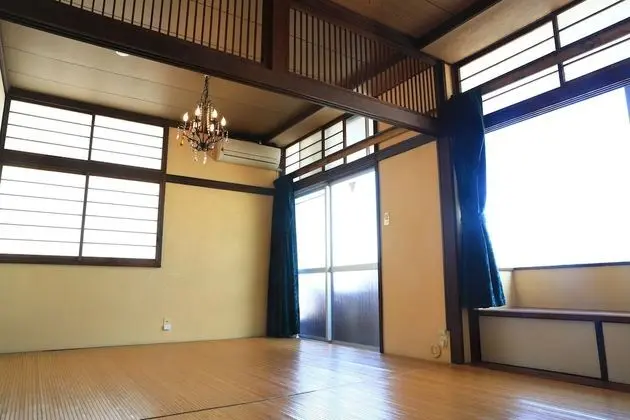 Ev (Private Vacation)