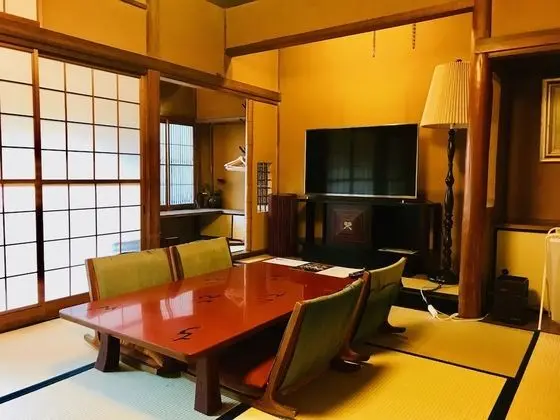 Traditional Oda, Bahçe Manzaralı, Bahçeli (Japanese Style, For 6 Guests, Rin)