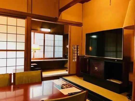 Traditional Oda, Bahçe Manzaralı, Bahçeli (Japanese Style, For 6 Guests, Rin)