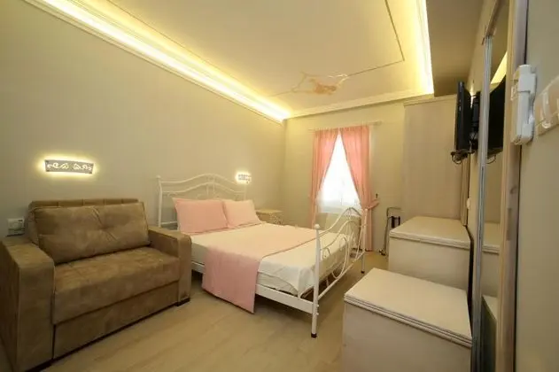 Triple, Bahçe Manzaralı