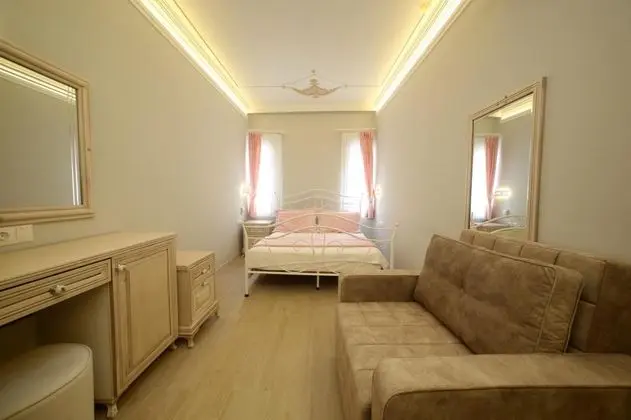 Triple, Bahçe Manzaralı