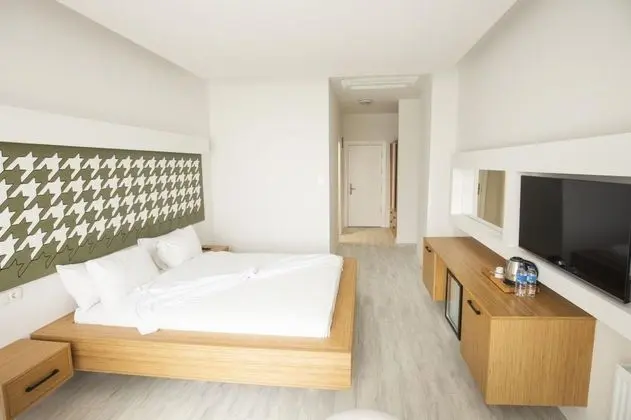 Deluxe Oda, Bahçe Manzaralı, Jakuzili ve Balkonlu