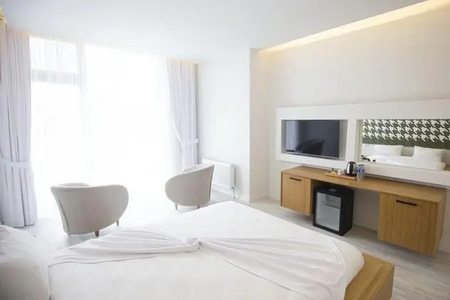 Deluxe Oda, Bahçe Manzaralı, Jakuzili ve Balkonlu