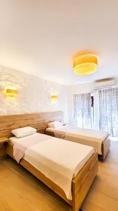 Aile Odası, Bahçe Manzaralı