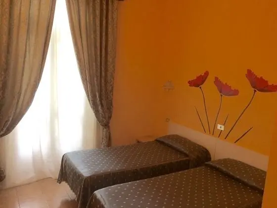 Tek Büyük Yataklı Oda, 2 Tek Kişilik Yatak