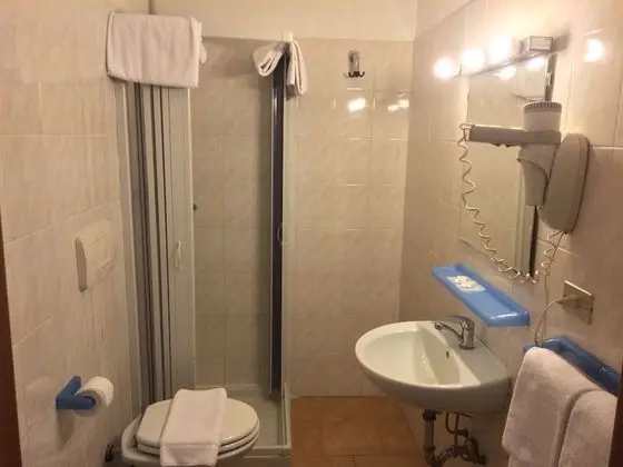 Tek Büyük Yataklı Oda, 2 Tek Kişilik Yatak