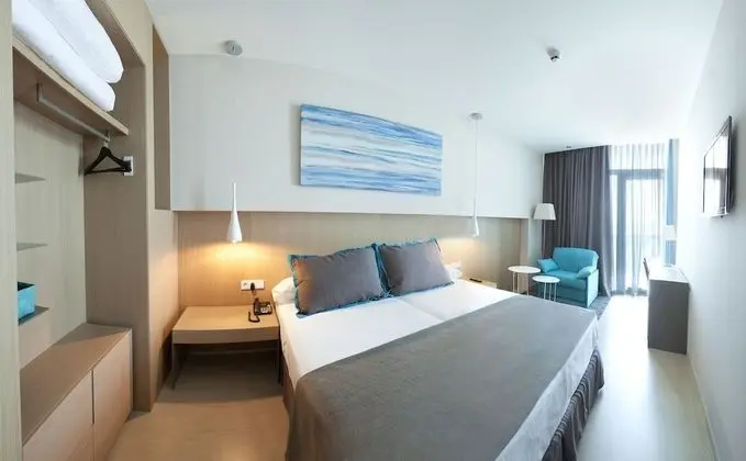 Üç Kişilik Oda, Marina Manzaralı