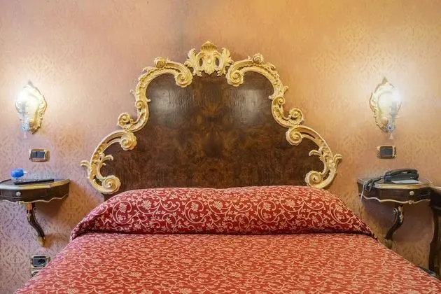 Classic Tek Büyük veya İki Ayrı Yataklı Oda