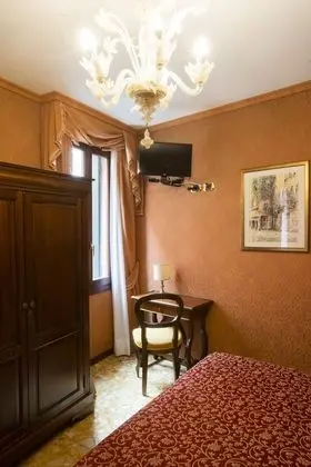 Classic Tek Büyük veya İki Ayrı Yataklı Oda