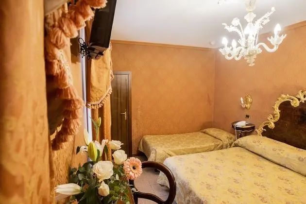 Classic Üç Kişilik Oda