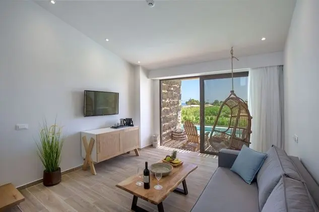 Atermono Suite, Split Level, Sea View, Private Pool