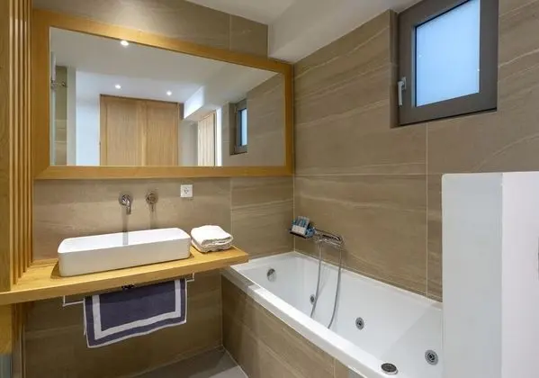 Deluxe Süit, Kişiye Özel Havuzlu, Kısmi Deniz Manzaralı (Split Level)