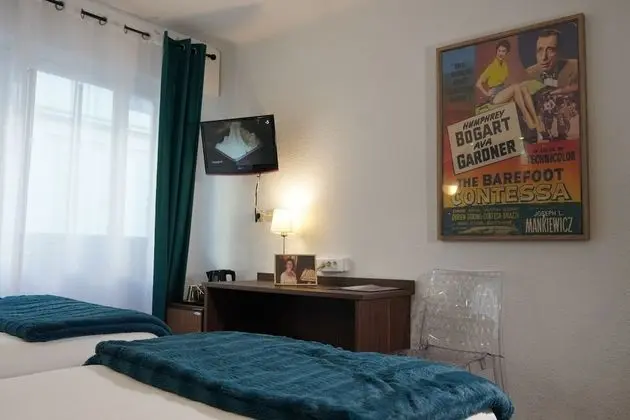 Basic Tek Büyük veya İki Ayrı Yataklı Oda