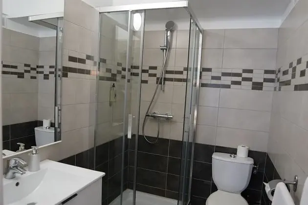 Basic Tek Büyük veya İki Ayrı Yataklı Oda
