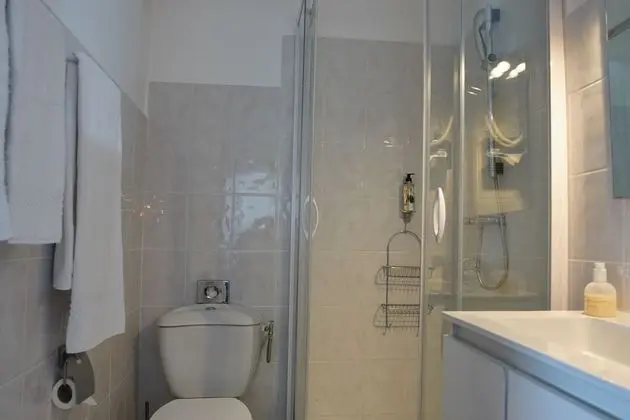 Basic Tek Büyük veya İki Ayrı Yataklı Oda