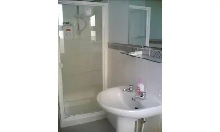 İki Ayrı Yataklı Oda, Ortak Banyo, Ek Bina