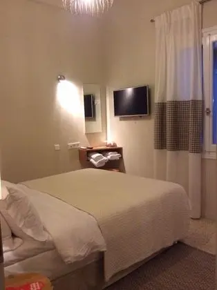 Büyük Yataklı Tek Kişilik Oda