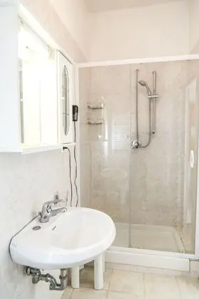 Comfort Tek Büyük veya İki Ayrı Yataklı Oda