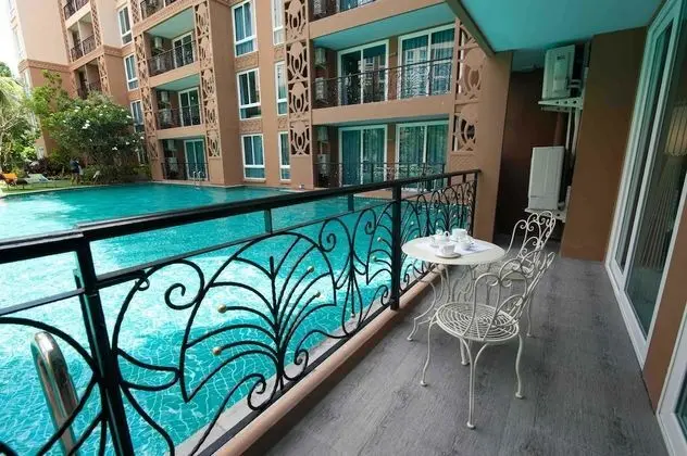 Exclusive Apart Daire, 2 Yatak Odası, Havuz Manzaralı